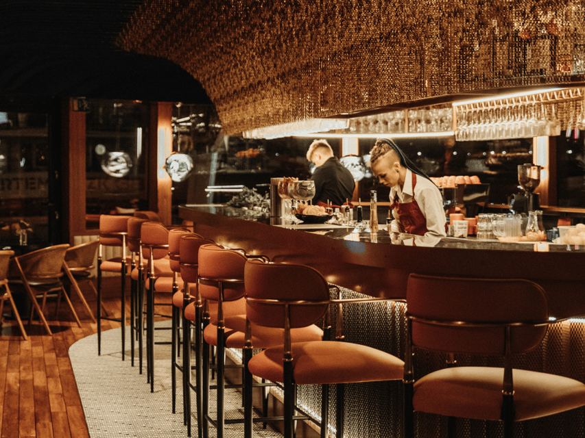 Budapest: Dinner Cruise with Live Music & Unlimited Drinks - Who Should Book the River Diva?