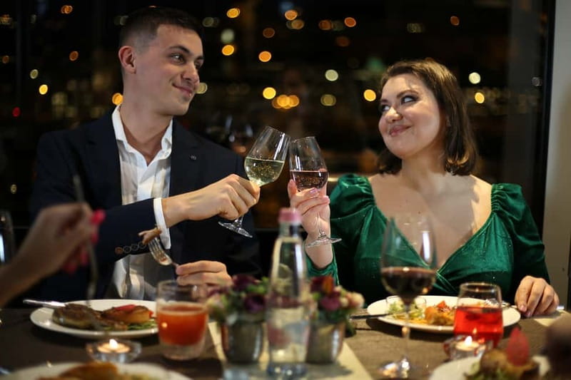 Budapest: Prosecco Dinner Cruise with Live Music - The Danube sights, one by one