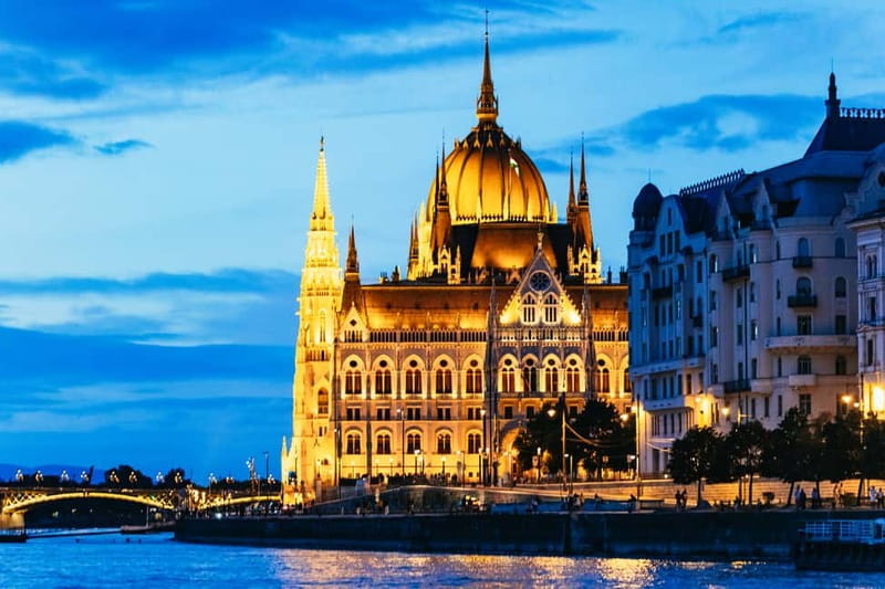 Budapest: Prosecco Dinner Cruise with Live Music - Sunset on the Danube, then Budapest by night