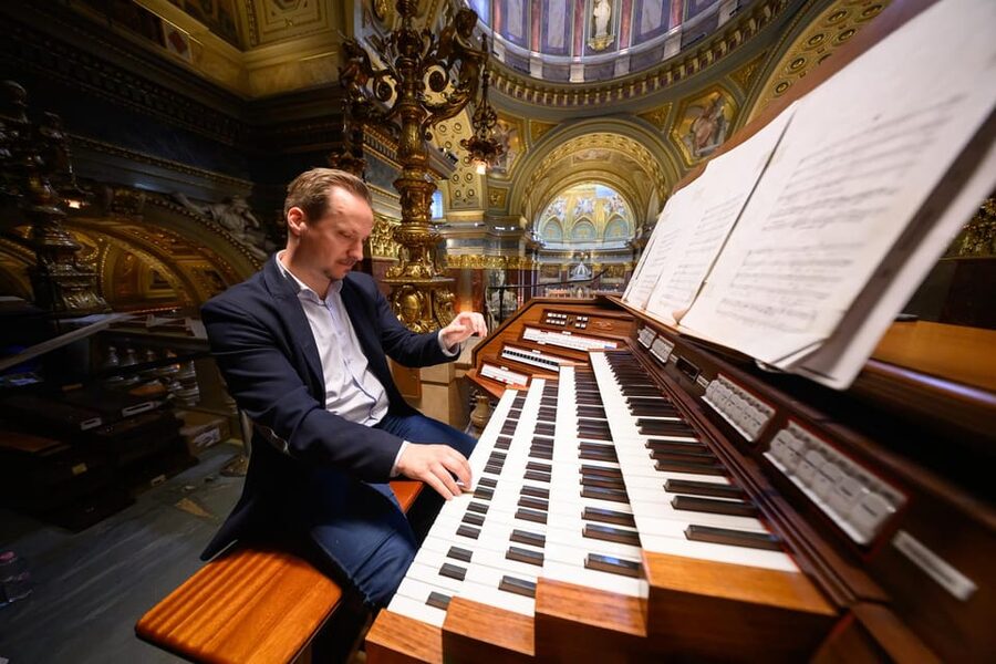 Budapest: St.Stephen's Basilica Grand Organ Concert Tickets - Staying inside St. Stephen’s Basilica afterward