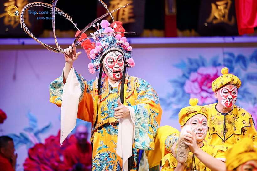 Chengdu: Sichuan Opera Face-Changing and Acrobatics Show - Key things to know before you book