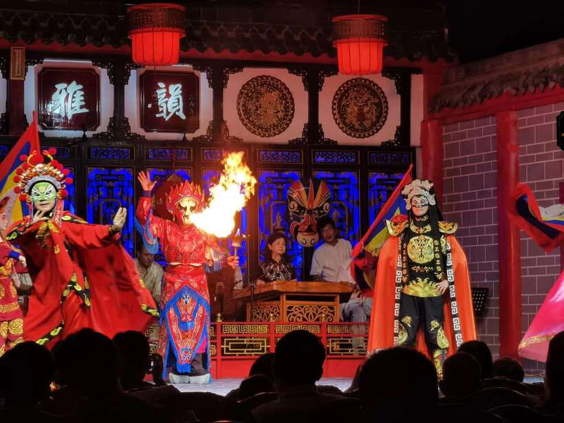 Chengdu: Sichuan Opera Face-Changing and Acrobatics Show - Why Sichuan Opera belongs on a Chengdu evening