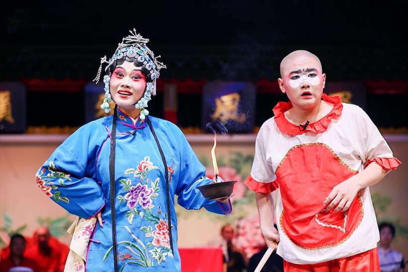 Chengdu: Sichuan Opera Face-Changing and Acrobatics Show - Face-changing, acrobatics, and opera costumes