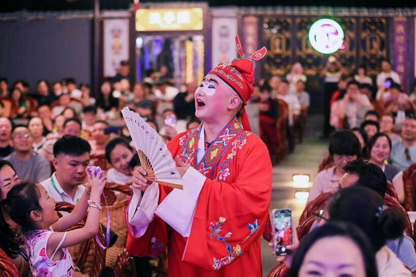 Chengdu: Sichuan Opera Face-Changing and Acrobatics Show - Tea, snacks, and Chengdu’s slow pace