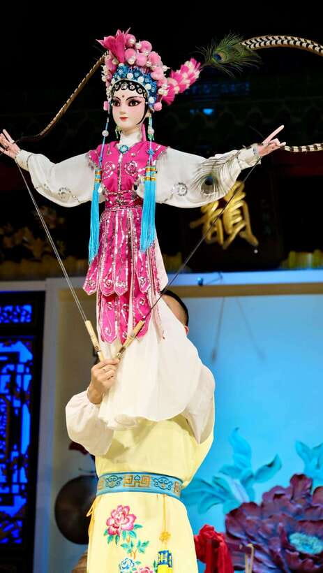 Chengdu: Sichuan Opera Face-Changing and Acrobatics Show - Choosing the included extra