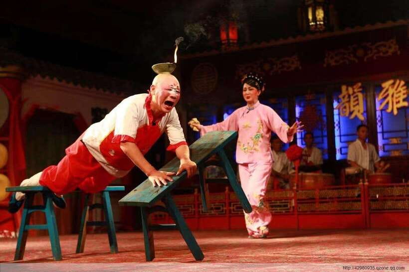 Chengdu: Sichuan Opera Show ShufengYayun & Covered Bowl Tea - Gaiwan tea gives the evening a local flavor