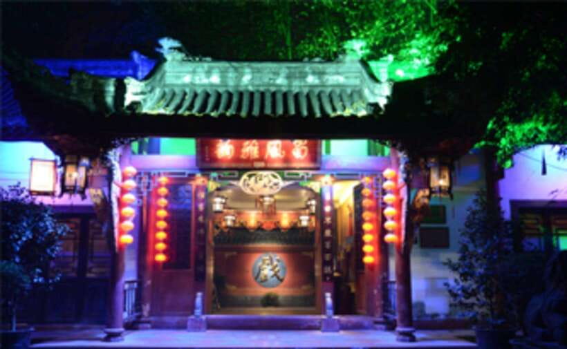 Chengdu: Sichuan Opera Show ShufengYayun & Covered Bowl Tea - Costume photos, massage, and other optional extras