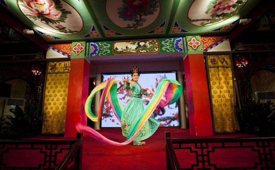 Chengdu: Sichuan Opera Shu Feng Yan Yun Evening Show Ticket - What Happens During the 90-Minute Show