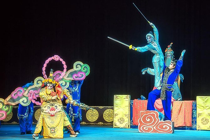 Classsic sichuan Opera at sichuan Provincial Theater - Face-changing is the unforgettable centerpiece