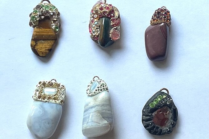 Create unique jewelry from top Parisian designer Bijoux Blues - Choosing natural stones and French crystals