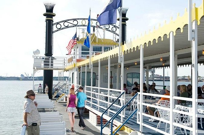 Creole Queen Weekend Jazz Brunch Cruise on the Mississippi River - Live jazz gives the cruise its New Orleans character