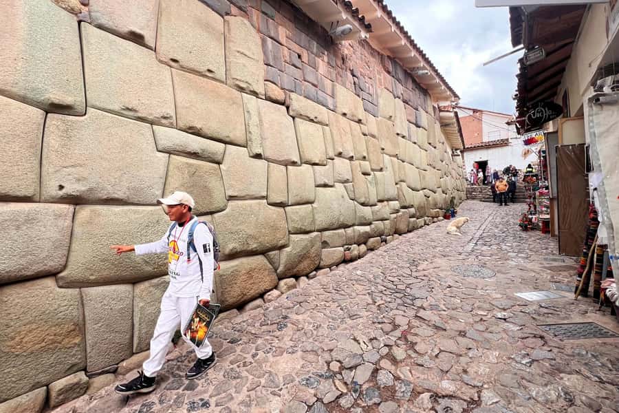 Cusco: Historic Walking Tour with Pisco Sour and Music Show - Starting beside the Inca Fountain in Plaza de Armas