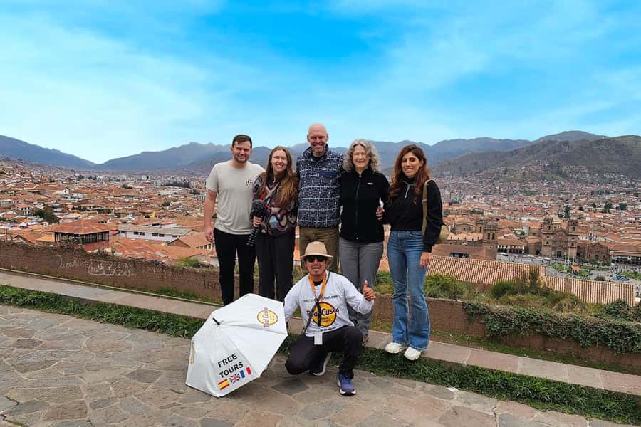 Cusco: Historic Walking Tour with Pisco Sour and Music Show - Qoricancha, the Sun Temple, and the Inca wall