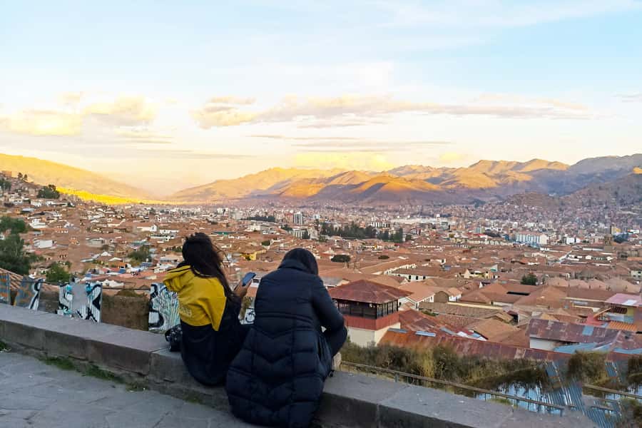 Cusco: Historic Walking Tour with Pisco Sour and Music Show - San Blas, seven narrow bends, and city views