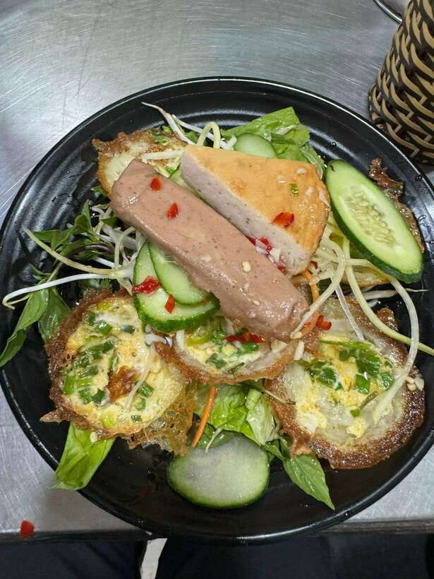 Da Nang City Street Food Tour With Live Music Tien Sa Show - Key details before you book