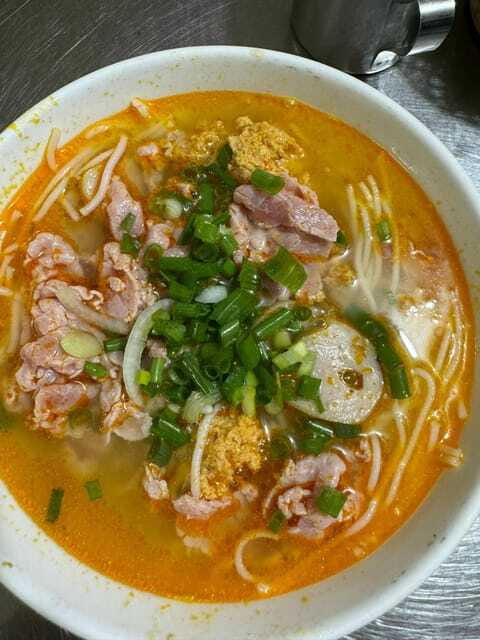 Da Nang City Street Food Tour With Live Music Tien Sa Show - How the guides shape the night