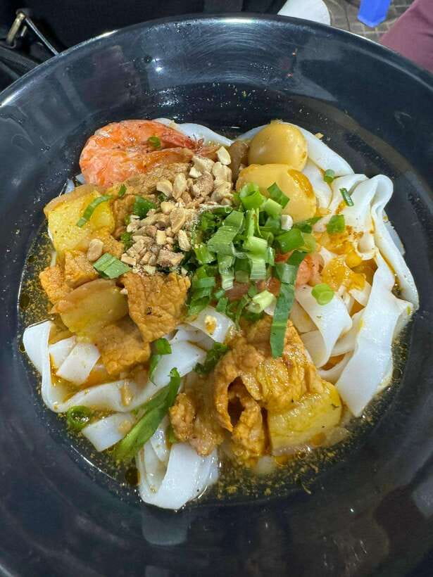 Da Nang City Street Food Tour With Live Music Tien Sa Show - Is $90 a good value?