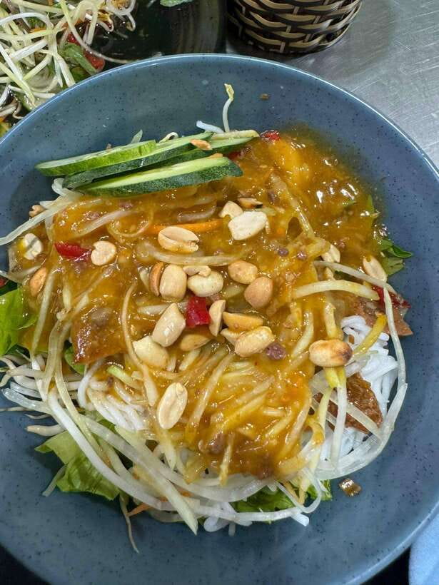 Da Nang City Street Food Tour With Live Music Tien Sa Show - Practical advice for a smoother evening