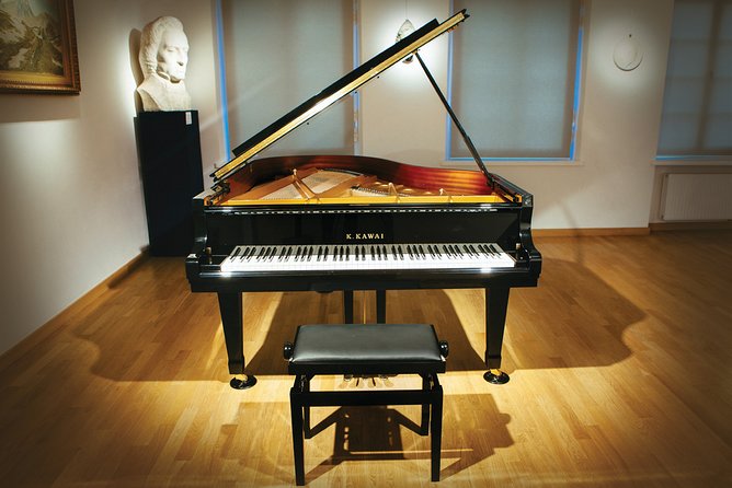 Daily live piano Chopin's concerts at 6:30 pm in the Warsaw Archdiocese Museum - Key points to know before booking