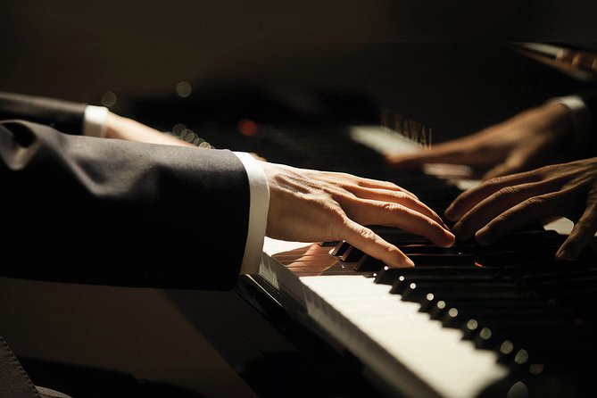 Daily live piano Chopin's concerts at 6:30 pm in the Warsaw Archdiocese Museum - The audience experience and seating