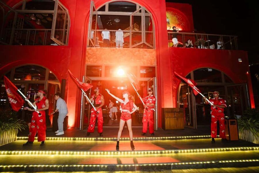 Dinner with Symphony Show And Firework Of Kiss Of The Sea - Fireworks over the sea at 9 p.m.