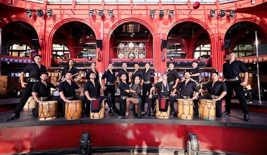 Dinner with Symphony Show And Firework Of Kiss Of The Sea - Who will enjoy this evening most?