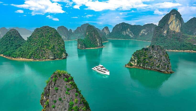 Discover Halong Symphony The Most Stunning Cruise In The Bay - Five details that shape the day