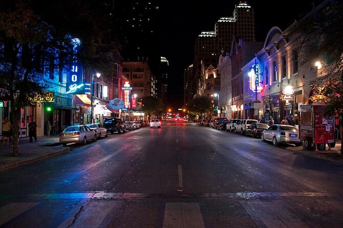 Downtown Austin Live Music Pub Crawl - Darwin’s Piano Bar is the most interactive stop