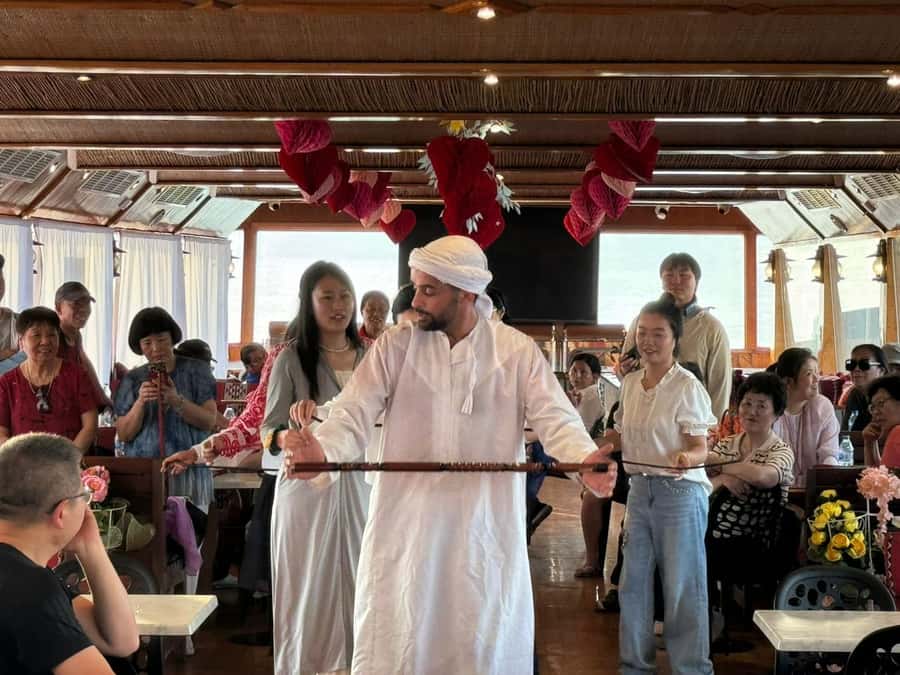 Dubai: Luxury Dinner Cruise with Live Music - How to get the best value from the evening