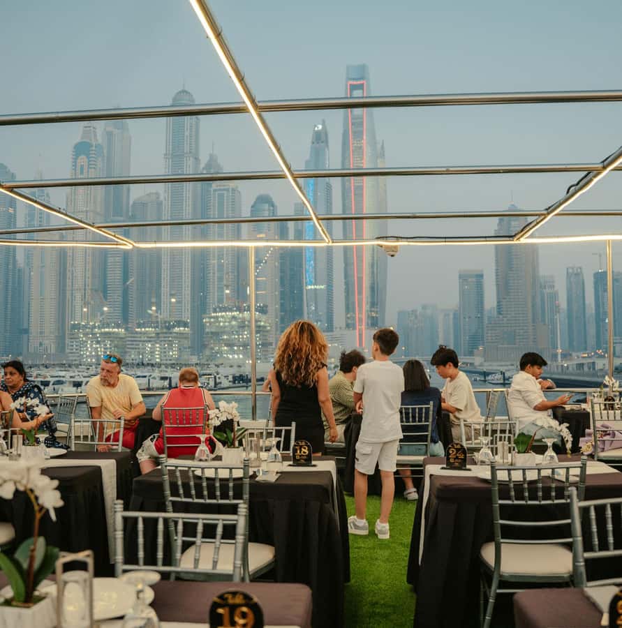 Dubai: Sunset or Dinner Cruise with Live Music & Open Bar - Sunset Timing Versus Dinner Timing