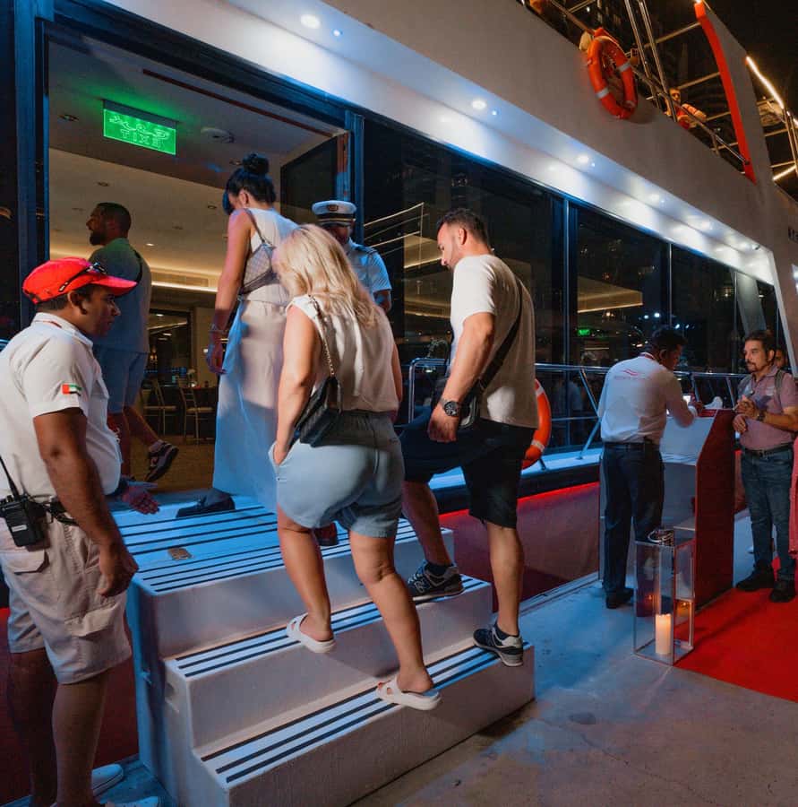 Dubai: Sunset or Dinner Cruise with Live Music & Open Bar - Open Bar, Live Music, and Onboard Service