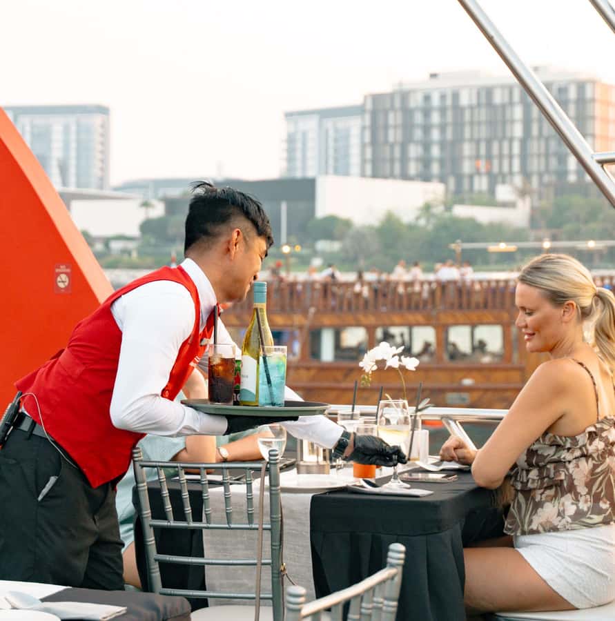 Dubai: Sunset or Dinner Cruise with Live Music & Open Bar - The $51 Price: Is It Good Value?