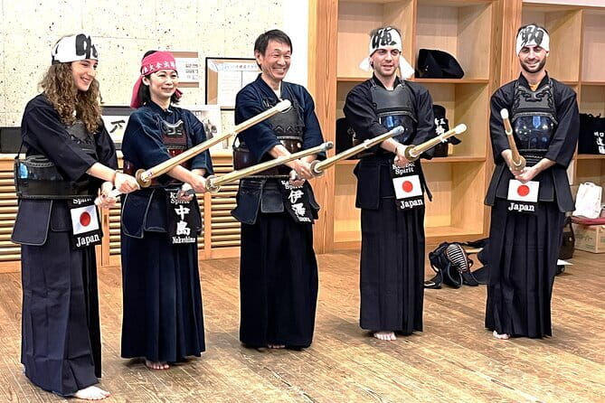 Easy for everyone! Now you can play handmade mini shamisen and show off to everyone! Musical instruments, sweets and live music - Assembling the mini shamisen in about 20 minutes