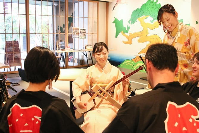Easy for everyone! Now you can play handmade mini shamisen and show off to everyone! Musical instruments, sweets and live music - Starting at Tokorozawa Station at 1:00 p.m.