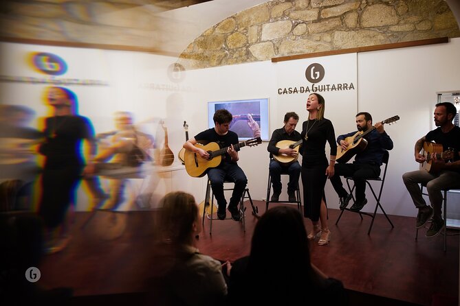 Fado by Casa da Guitarra - The port wine pause in the middle