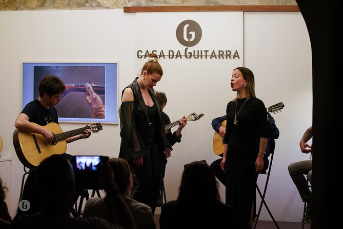 Fado by Casa da Guitarra - Who will enjoy this Porto concert most?