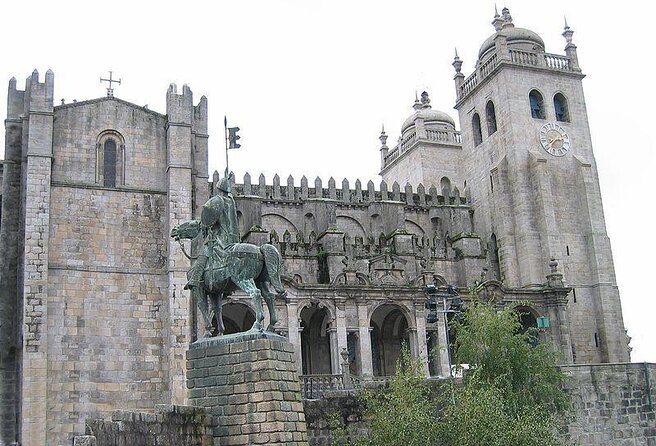 Fado Dinner Show and Night Lights Tour in Porto - Key points before you book