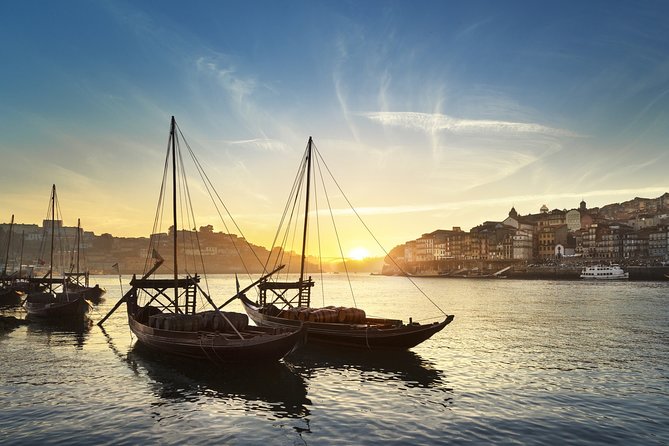 Fado Dinner Show and Night Lights Tour in Porto - The little surprise after the performance
