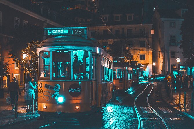 Fado Half Day Guided Tour with Dinner and Live Show in Lisbon - Sitting down to a Portuguese dinner