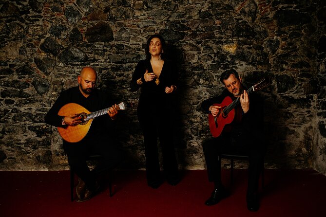 Fado Show with Wine and History in Madeira - The music: voice, Portuguese guitar, and feeling