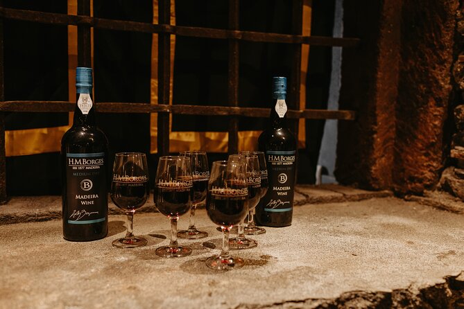 Fado Show with Wine and History in Madeira - The room and seating: keep your expectations modest