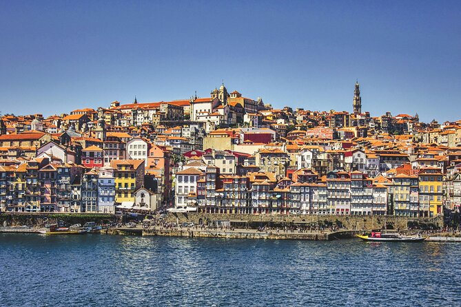 Fado Tour with Guide, Dinner & Live Show in Porto - The live fado performance