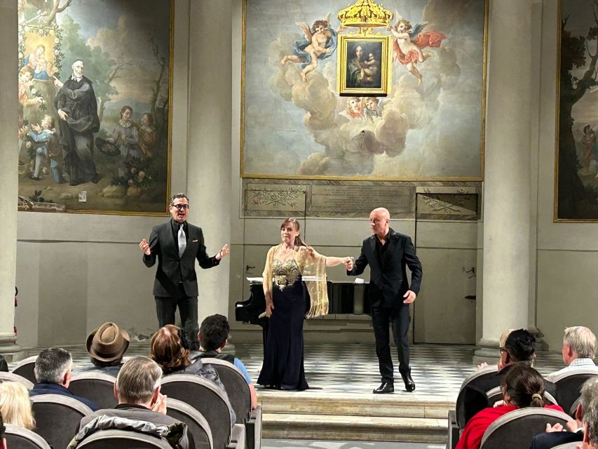 Florence: Italian Opera - Entering a historic hall near Ponte Vecchio