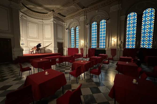 Freddie Mercury Opera Show in Rome - Wine, snacks, and the shared-table setup