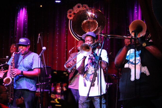 Frenchmen Street VIP Live Music Pub Crawl in New Orleans - The Frenchmen Art Bazaar and glitter stop