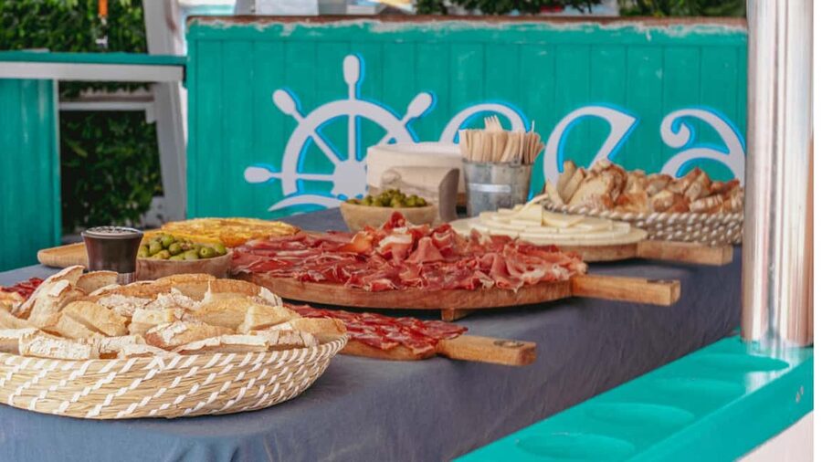 From Magaluf: Palma Bay Sightseeing Cruise with Live Music - Illetas, Punta Negra, and the best coastal views