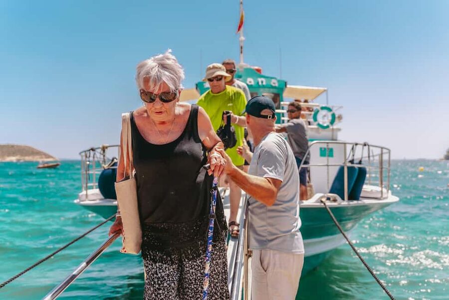 From Magaluf: Palma Bay Sightseeing Cruise with Live Music - Arriving in Palma and returning to Magaluf