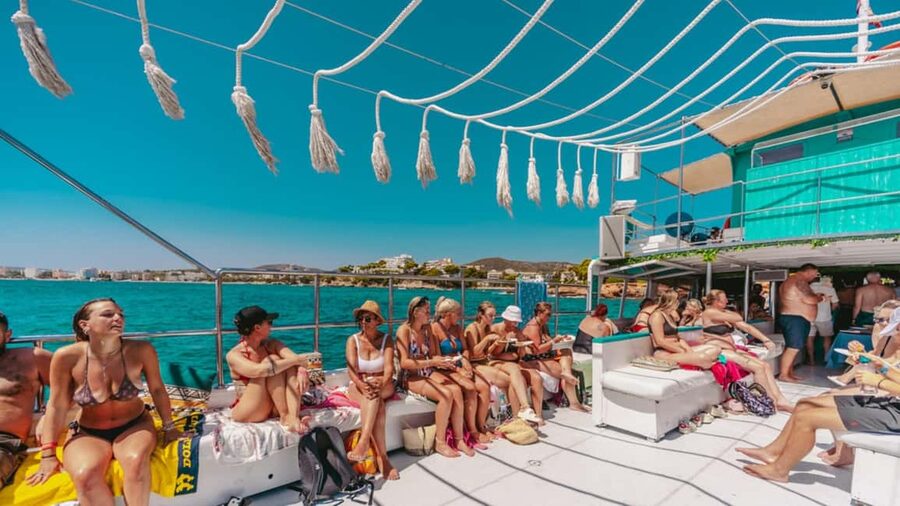 From Magaluf: Palma Bay Sightseeing Cruise with Live Music - Sailing toward Palma with a saxophone soundtrack