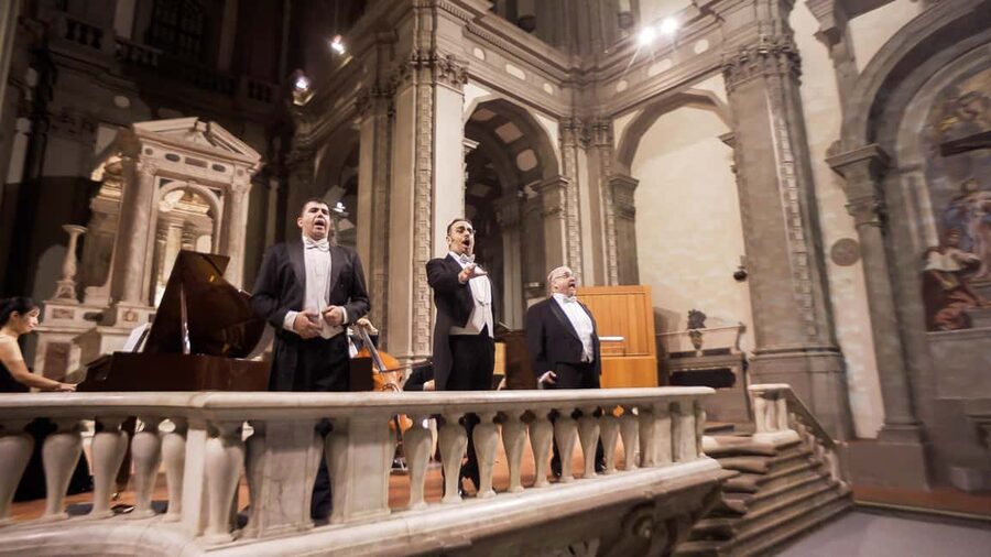 Heart of Florence: Dinner and Three Tenors Concert Ticket - The short walk to Cattedrale dell’Immagine
