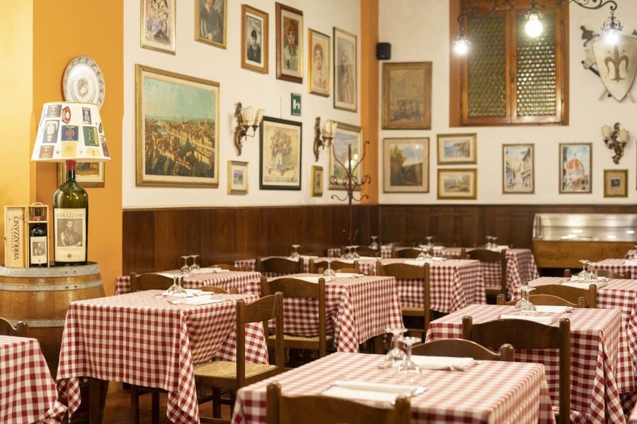 Heart of Florence: Dinner and Three Tenors Concert Ticket - Three tenor voices in an old Florentine setting
